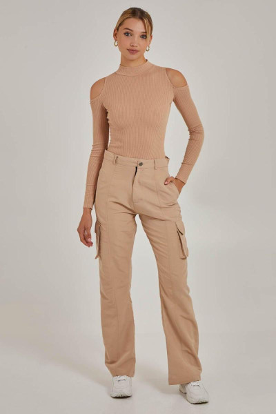 Холодне плече ребристе тіло