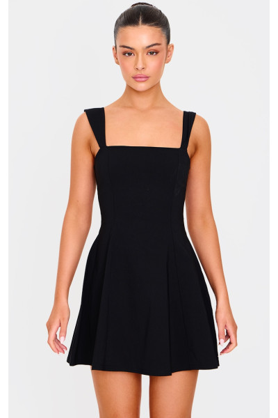 Чорна еластична плетена сукня прямого крою