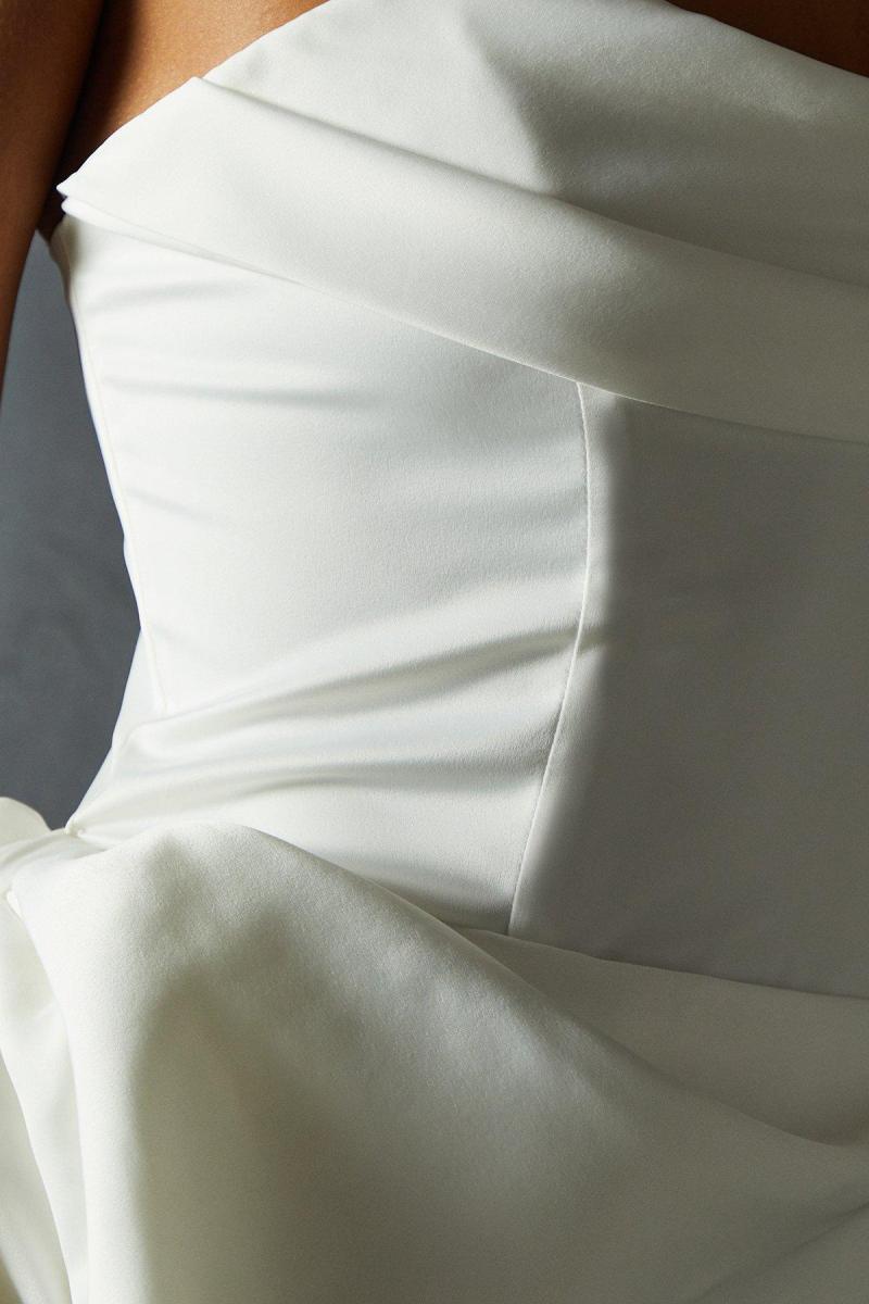 Атласний драпірований іграшний костюм