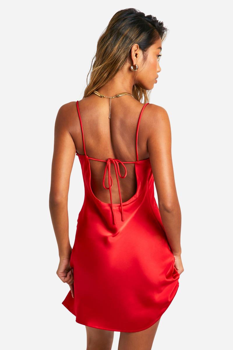 Сатінне міні -сукня з ковзанням