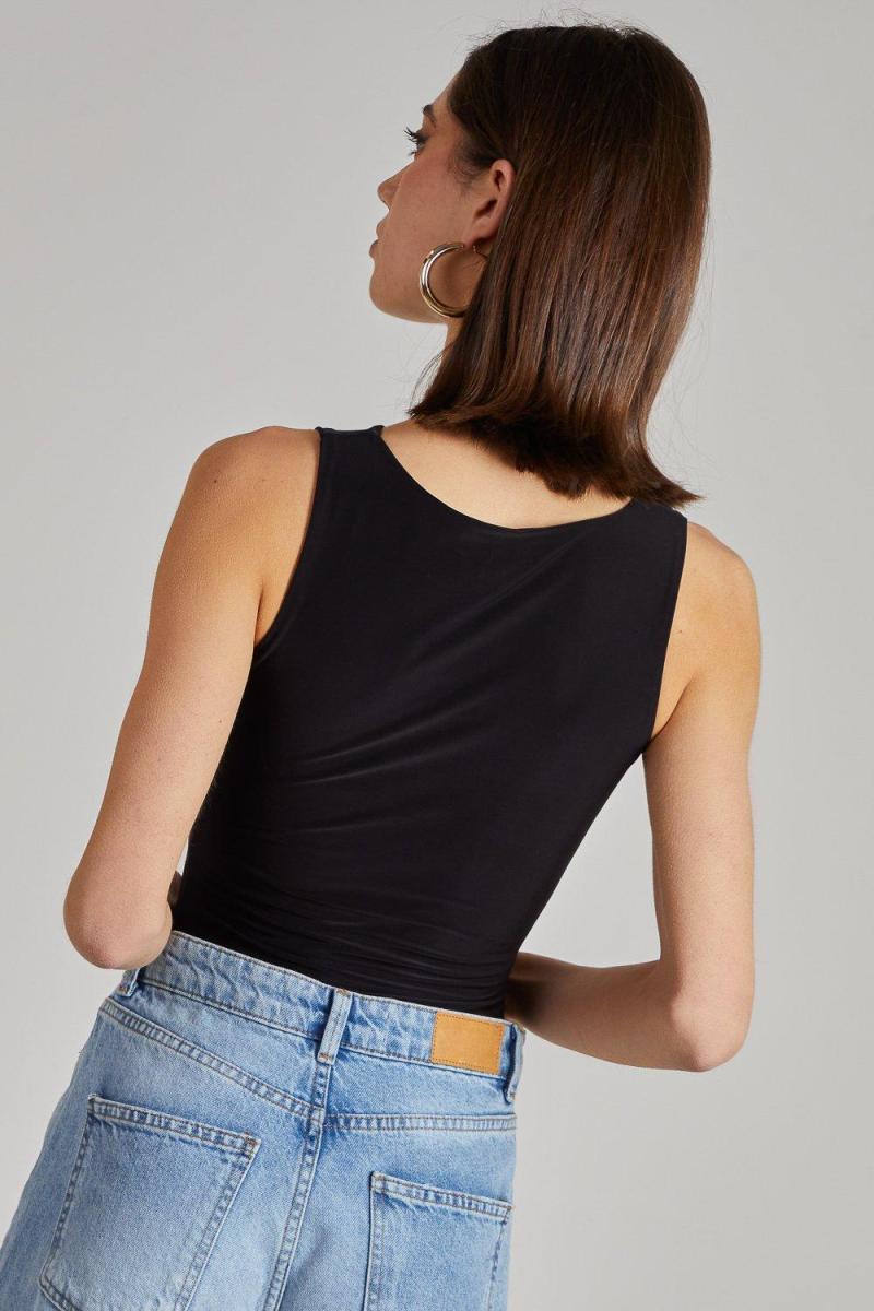 Слейка композиція без рукавів