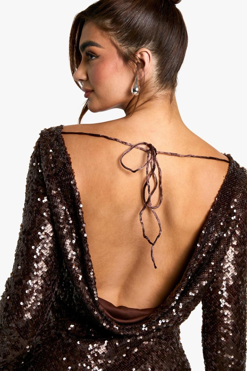 Міні-сукня з паєтками з ковпаком на спині