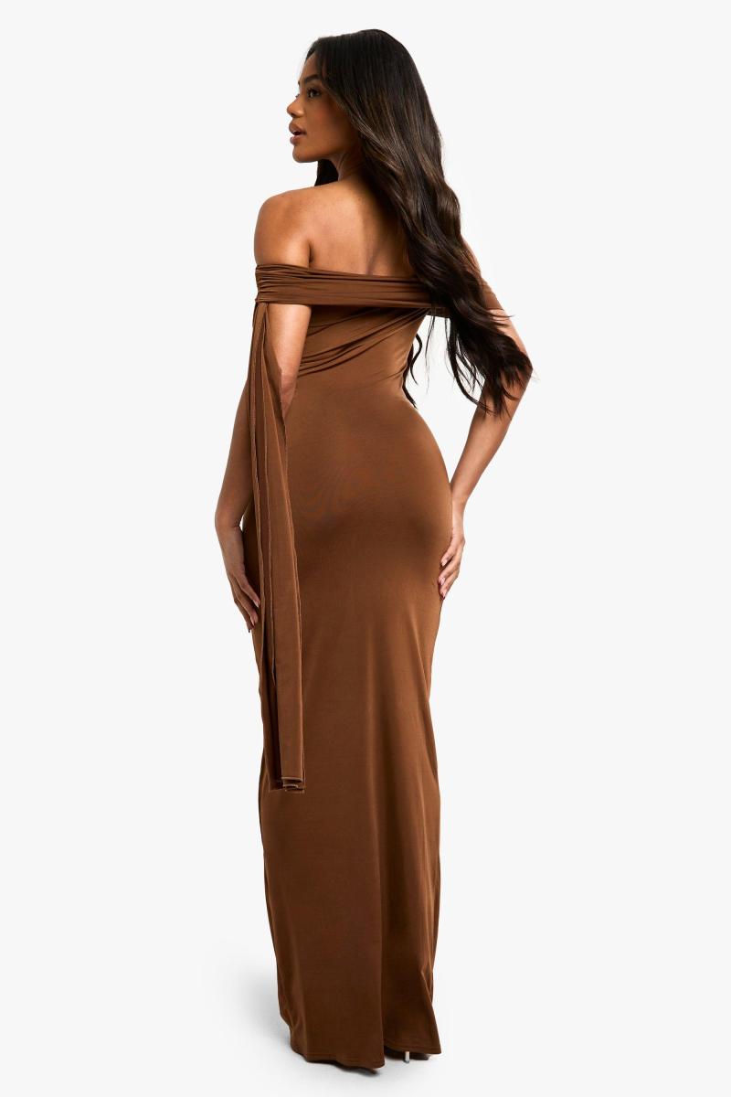 Сукня максі з відкритими плечима і драпіруванням із закрученими деталями