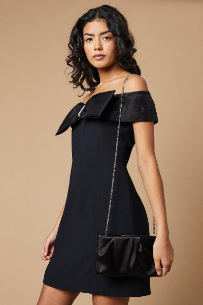 Рухедний сатиновий мішок зчеплення зі знімним ремінцем Рухедний сатиновий мішок зчеплення зі знімним ремінцем