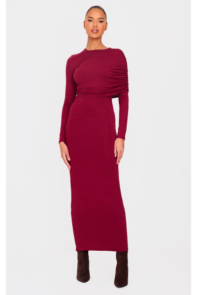 Бордова максі-сукня з довгим рукавом і рюшами