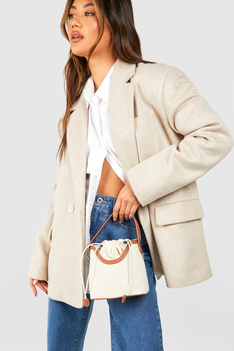 Контрастна міні-сумка з полотняних деталей