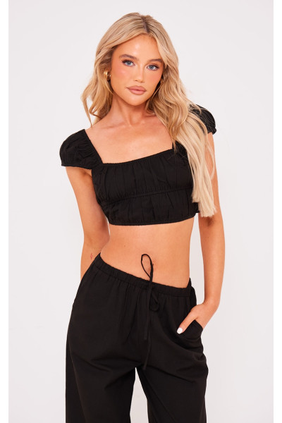 Чорний укорочений топ із рюшами і капелюхом із льону Чорний укорочений топ із рюшами і капелюхом із льону